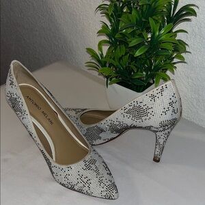 Antonio Melani Snakeskin Patterned Heels used good condition